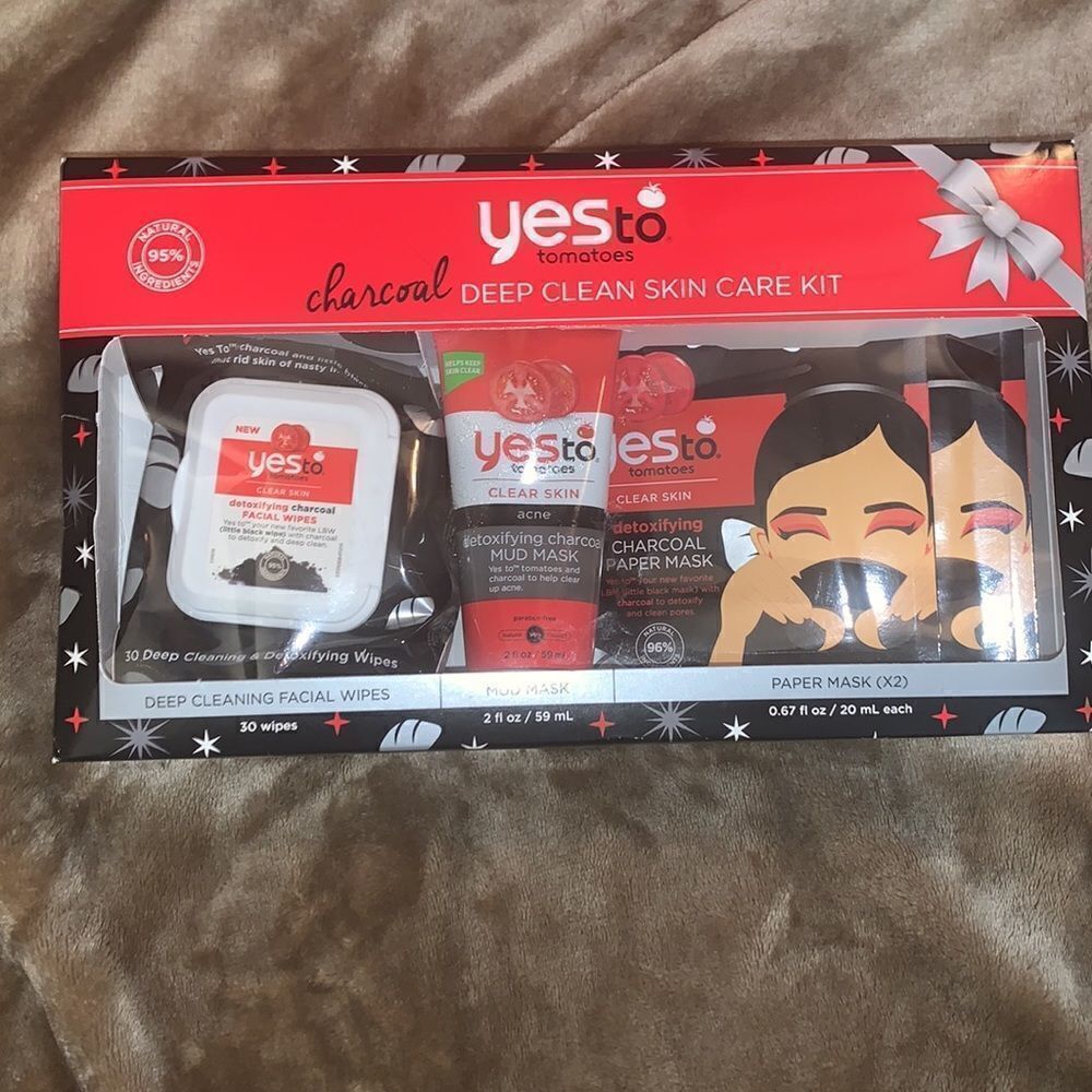 Yes To Tomatoes Charcoal Deep Clean Skin Care Kit